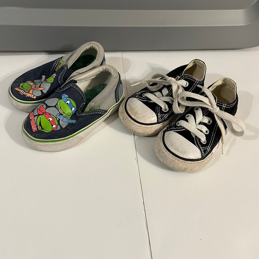 Toddler boys size 5 shoes (s-176)